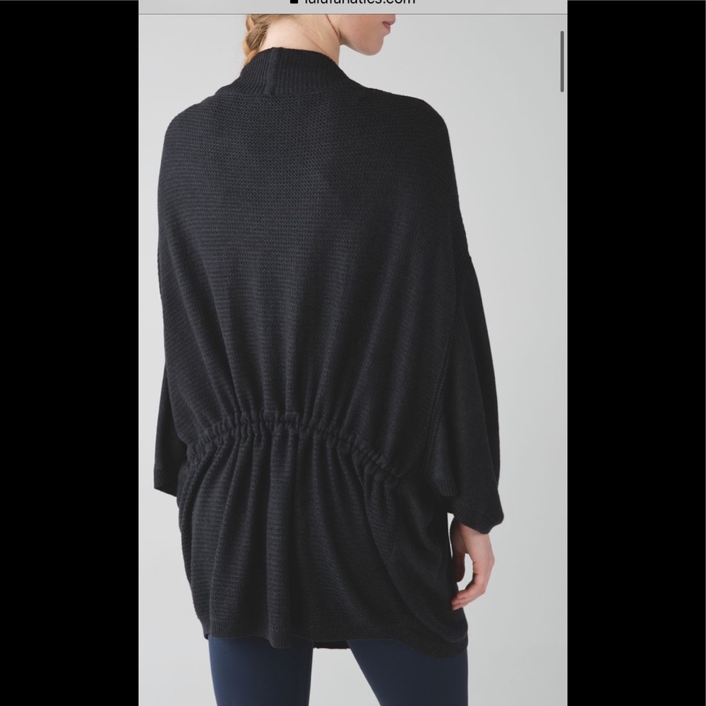 Lululemon Breeze Easy Wrap
Heathered Black